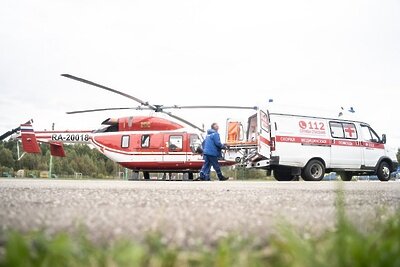    Санавиация Подмосковья передает пациента скорой помощи © Пресс-служба Министерства здравоохранения Московской области