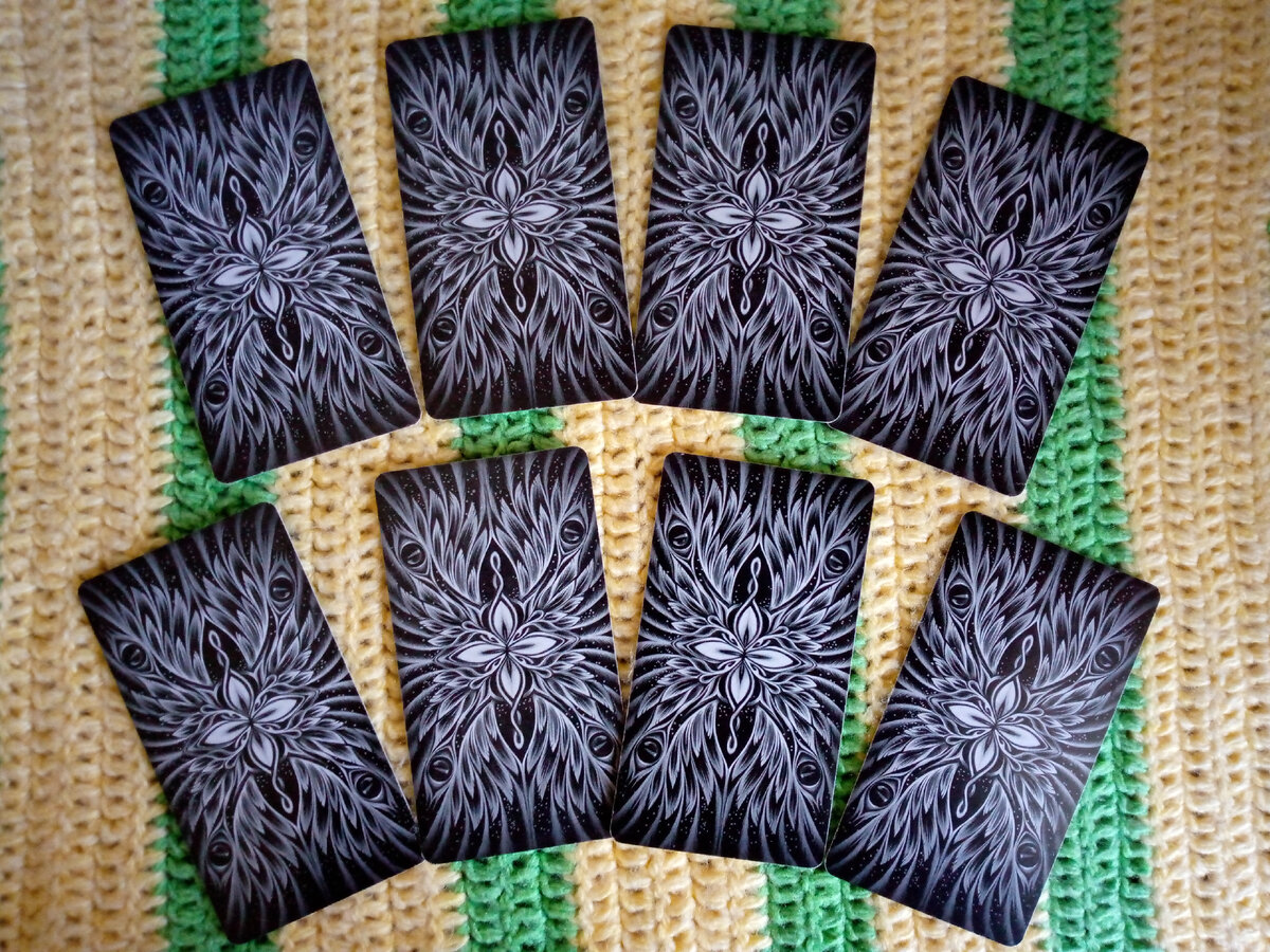 Восемь закрытых вариантов прогноза. Выбирайте свой слева-направо: верхний ряд- позиции 1-4, нижний ряд- позиции 5-8. Фото автора