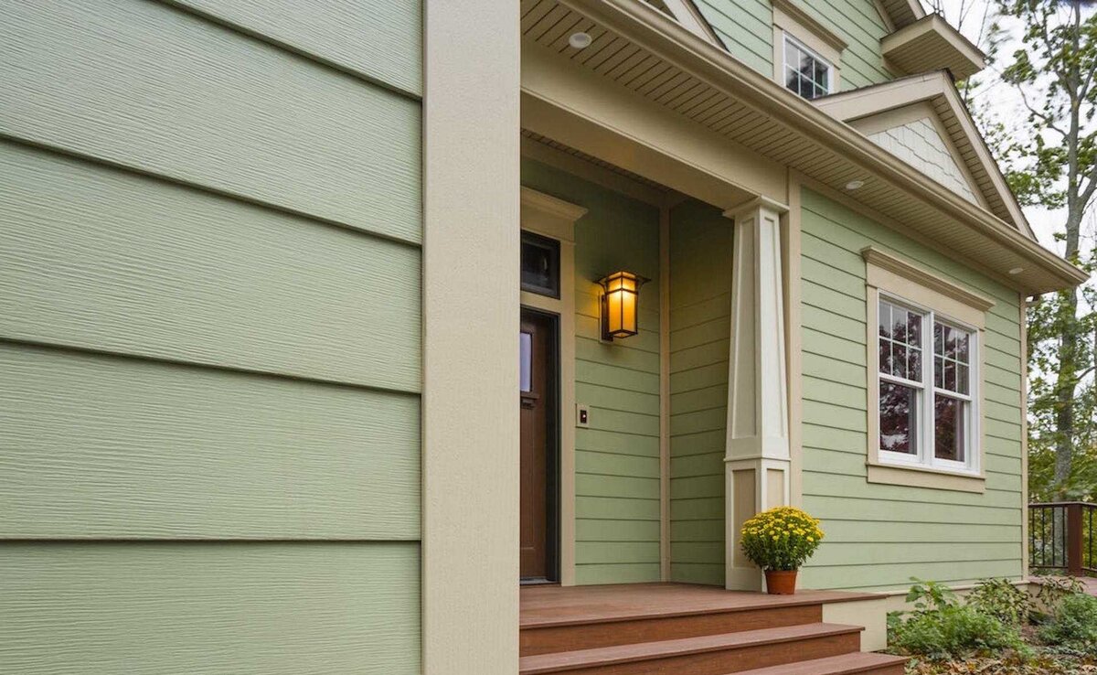 Виниловый сайдинг представлен широким спектром различных цветов, стилей и реалистичных текстур.