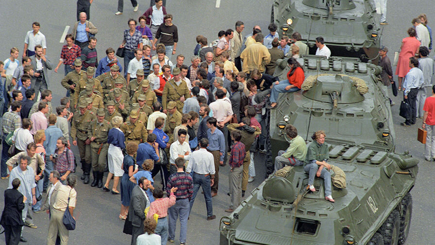 Гкчп август 1991. Путч ГКЧП 1991. Август 1991 путч танки. Августовский путч 1991 ГКЧП. Танки ГКЧП В Москве 1991.