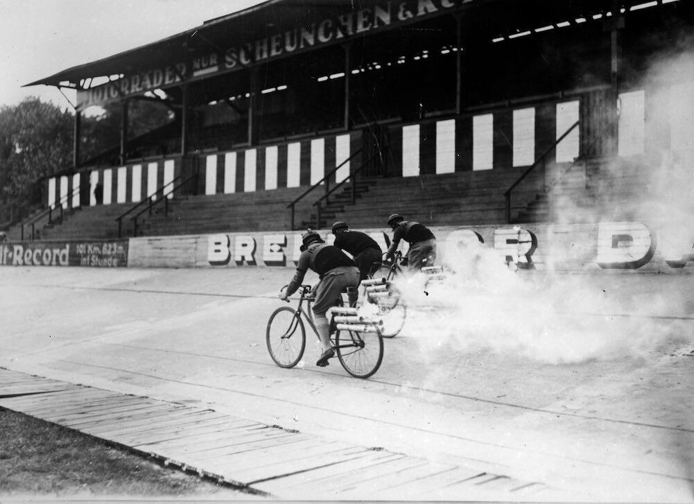 Гонки на ракетных велосипедах. Фото взято с сайта capovelo.com