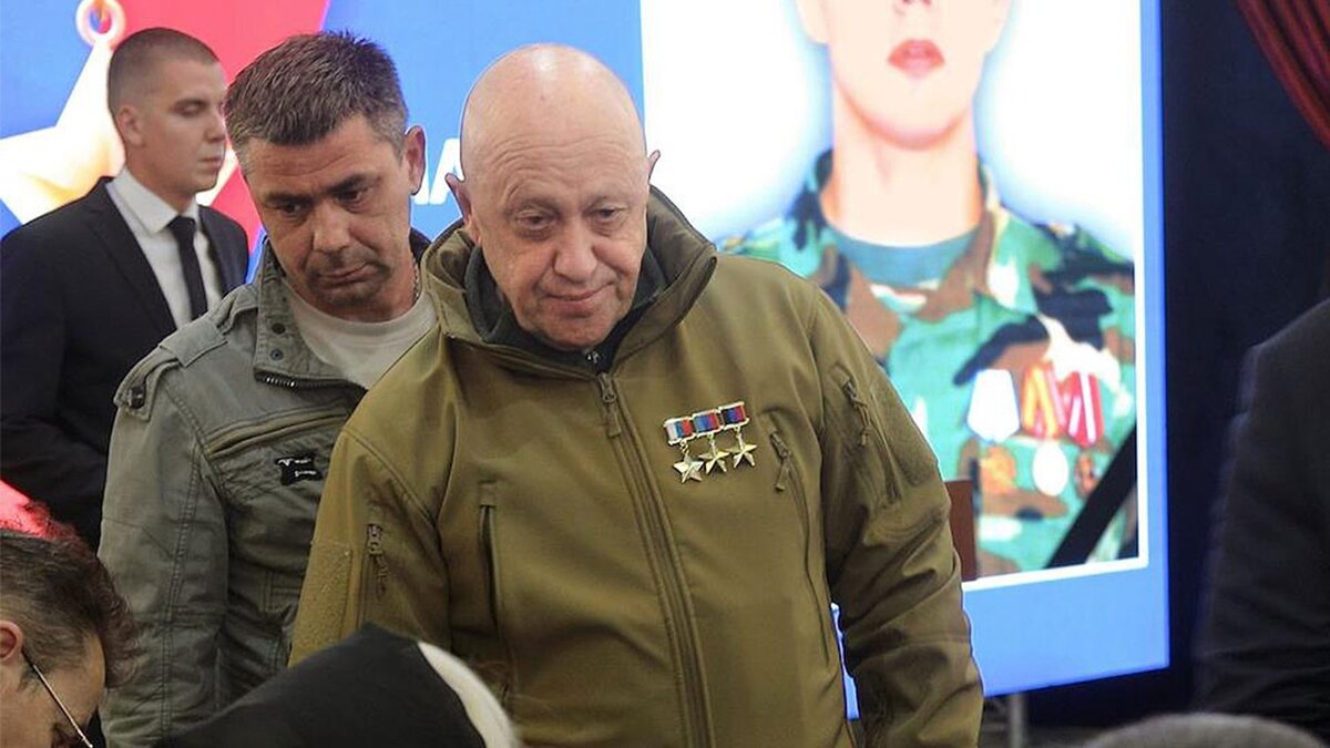 Известно, что Пригожин отбыл в республику Беларусь под поручительство Александра Григорьевича Лукашенко.