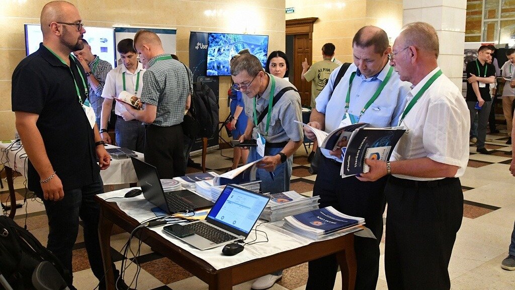     На конференции уделялось внимание защите личных данных граждан, предотвращению хакерских атак и разработке отечественных приложений