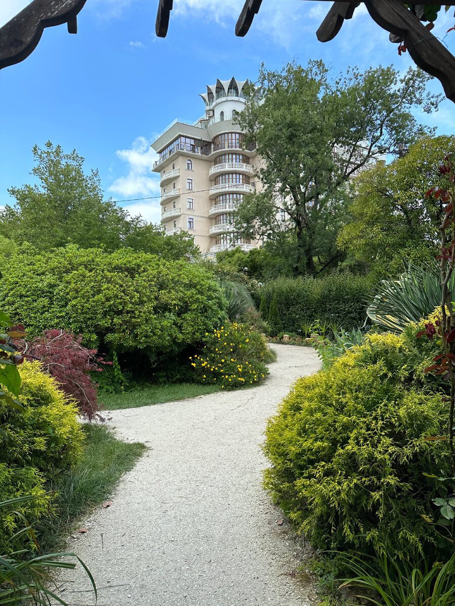 Локация возле театра