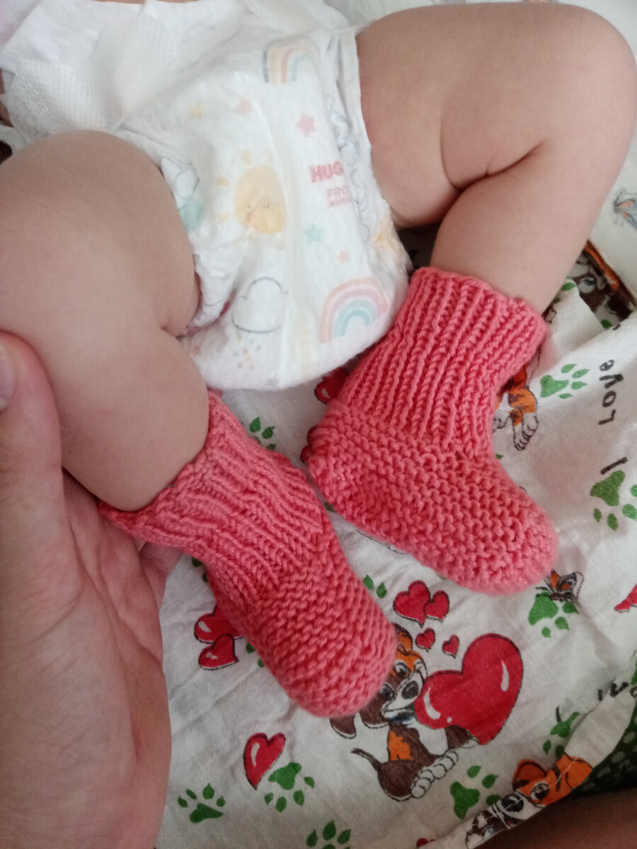 Мои первые "страшненькие" пинетки. Пробую вязать что-то новое! 