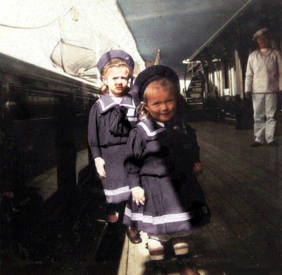 Великие княжна Мария и Анастасия