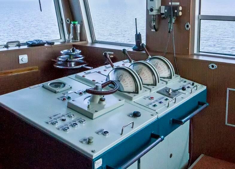 Полукруглый штурвал (Источник: Яндекс.Картинки)