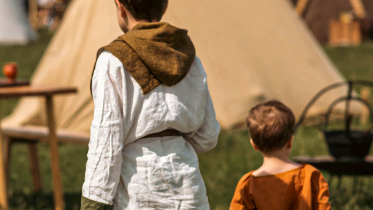 И к худу и к добру приучают смолоду.