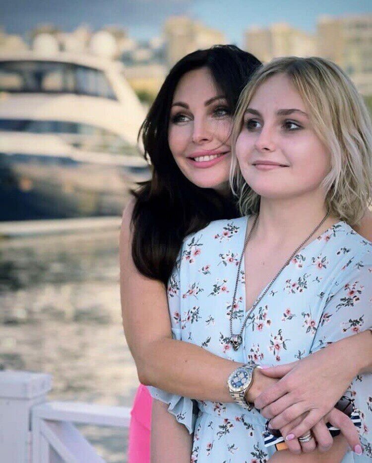    … и с дочерью