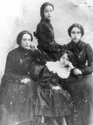 Сестры Тумповские