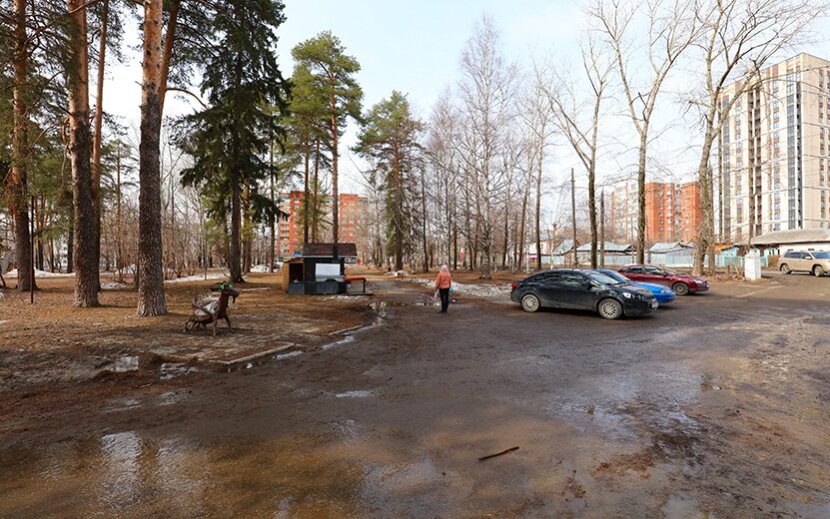    Парк выглядел неухоженным и грязнымАмир Закиров