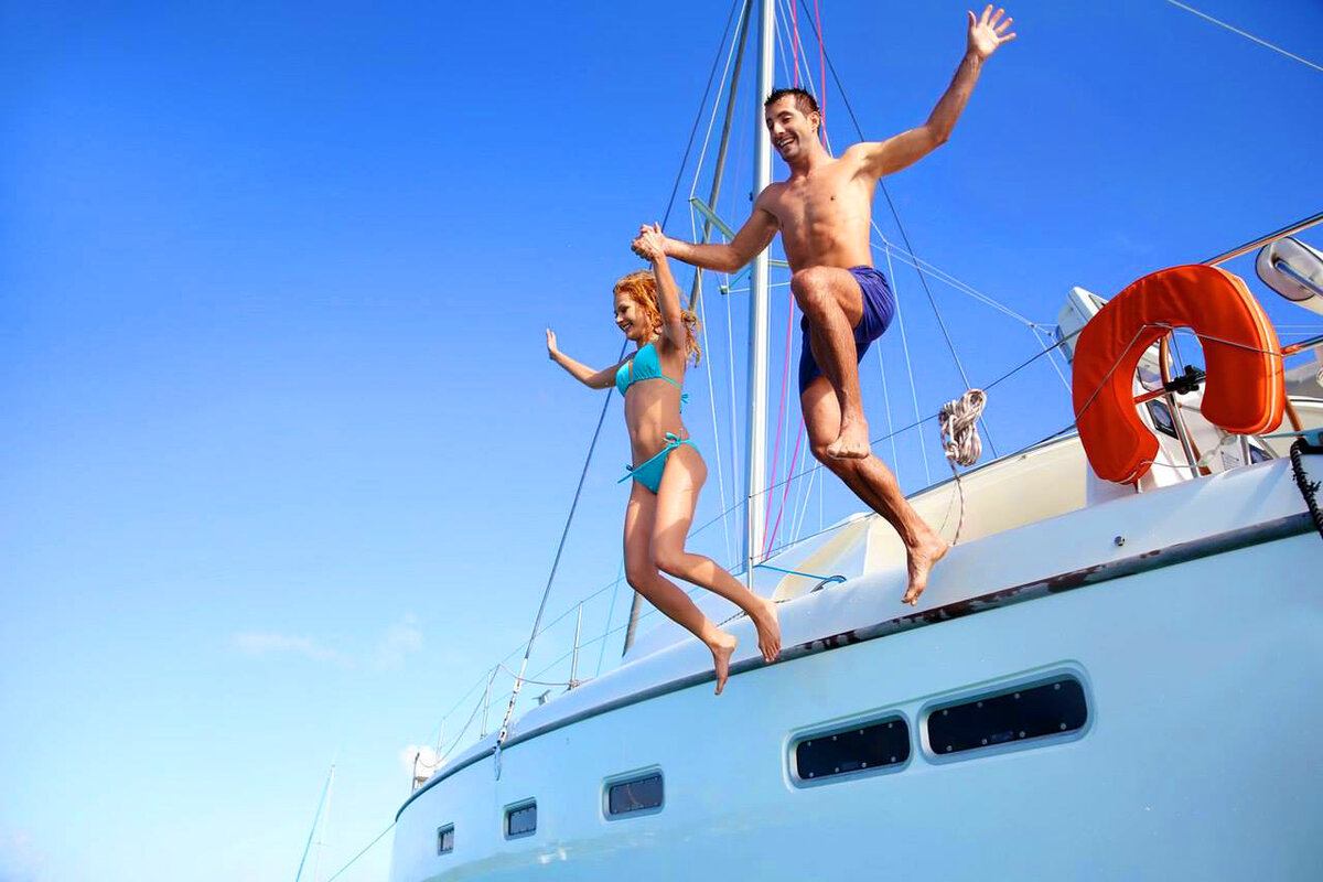 Купание в открытом море с дельфинами