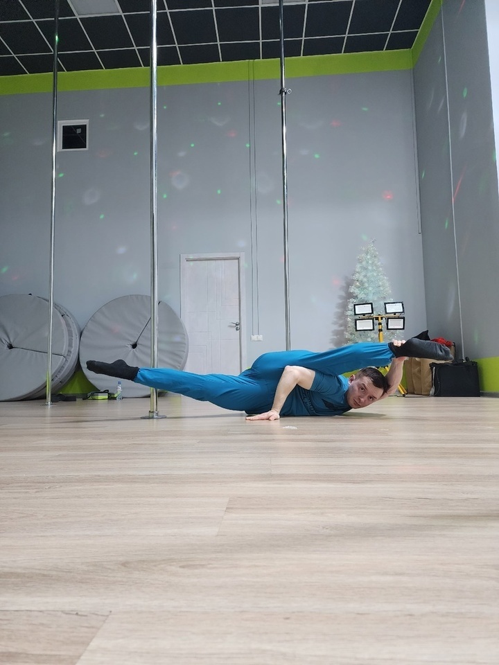     ФОТО: клуб спортивно-воздушной атлетики и пилона VZLЕT