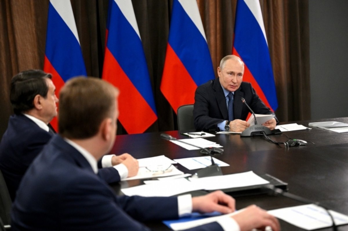    Путину отправили на подпись закон об электронных повестках