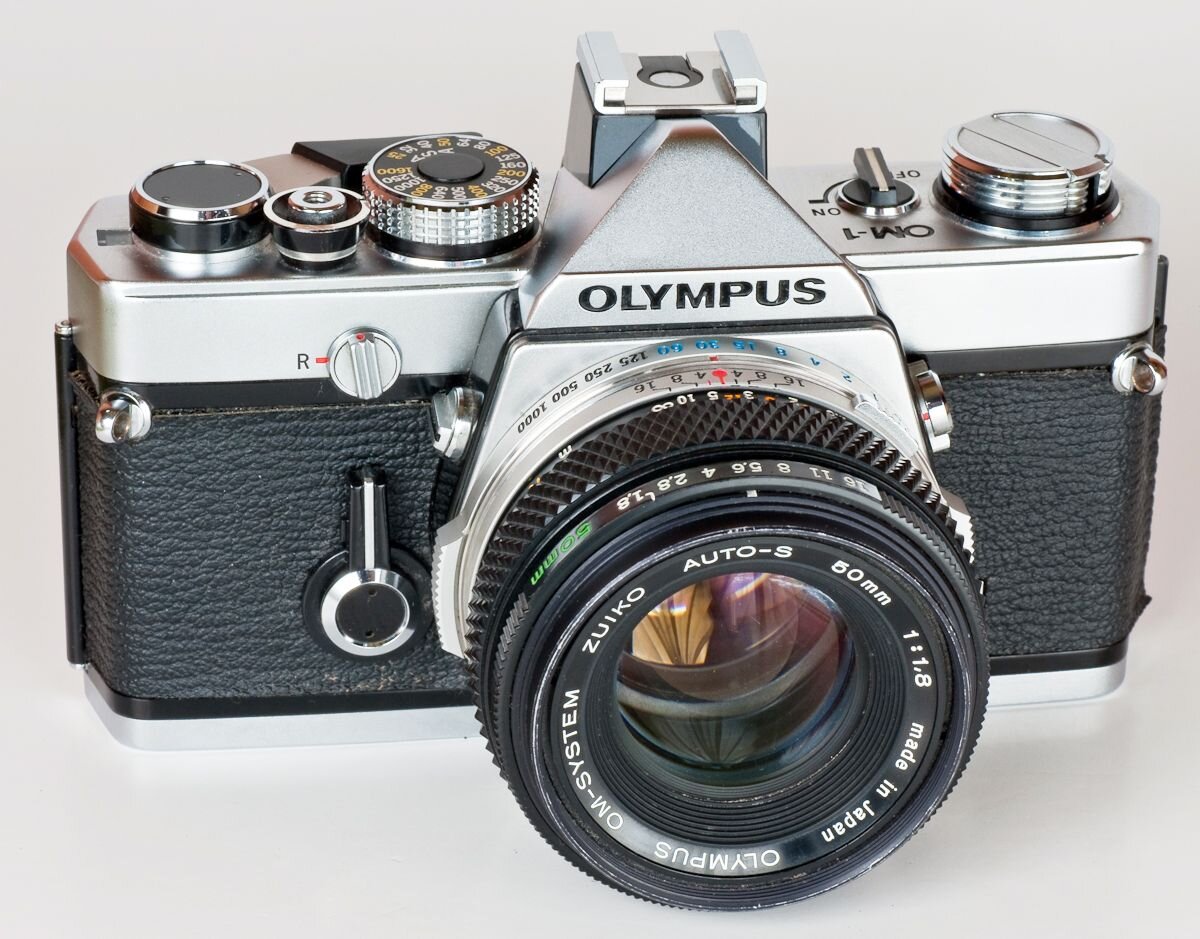 Времена пленочных фотоаппаратов. Панорамный фотоаппарат пленочный. Canon ae-1 program. Аналоговый фотоаппарат. Фотоаппарат пленочный ретро.