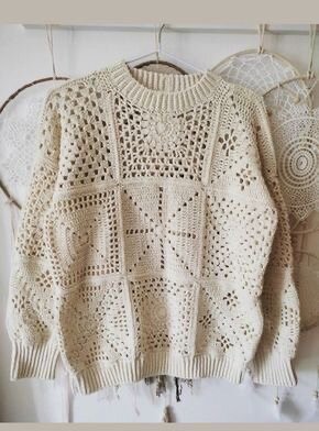 Джемпер монохромный. Но с разными квадратами, думаю связать из шелка. 