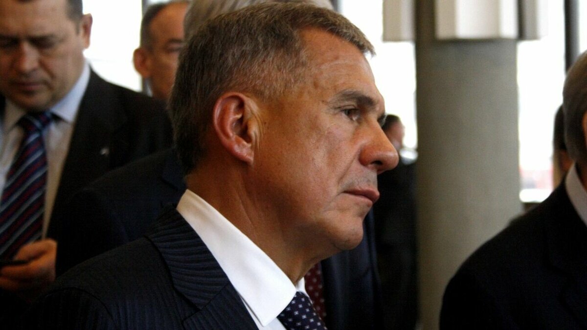     Глава Татарстана Рустам Минниханов не смог прилететь на международный конгресс в Молдавию. Об этом сообщили в Telegram-канале Mash.