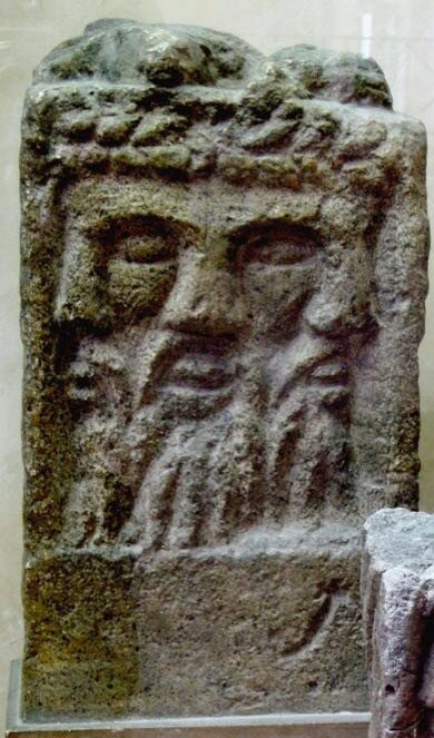 Трёхликий алтарь бога Лугуса (Луга), обнаруженный в Реймсе