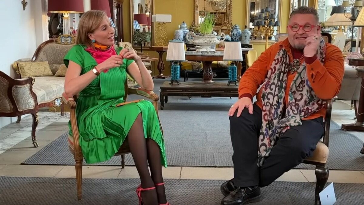     Историк моды и телеведущий Александр Васильев дал интервью Светлане Бондарчук для её ютуб-канала «Света вокруг света», во время которого коснулся темы волны эмиграции из России на фоне СВО.