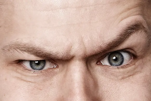     Почему вы можете поднимать только одну бровь