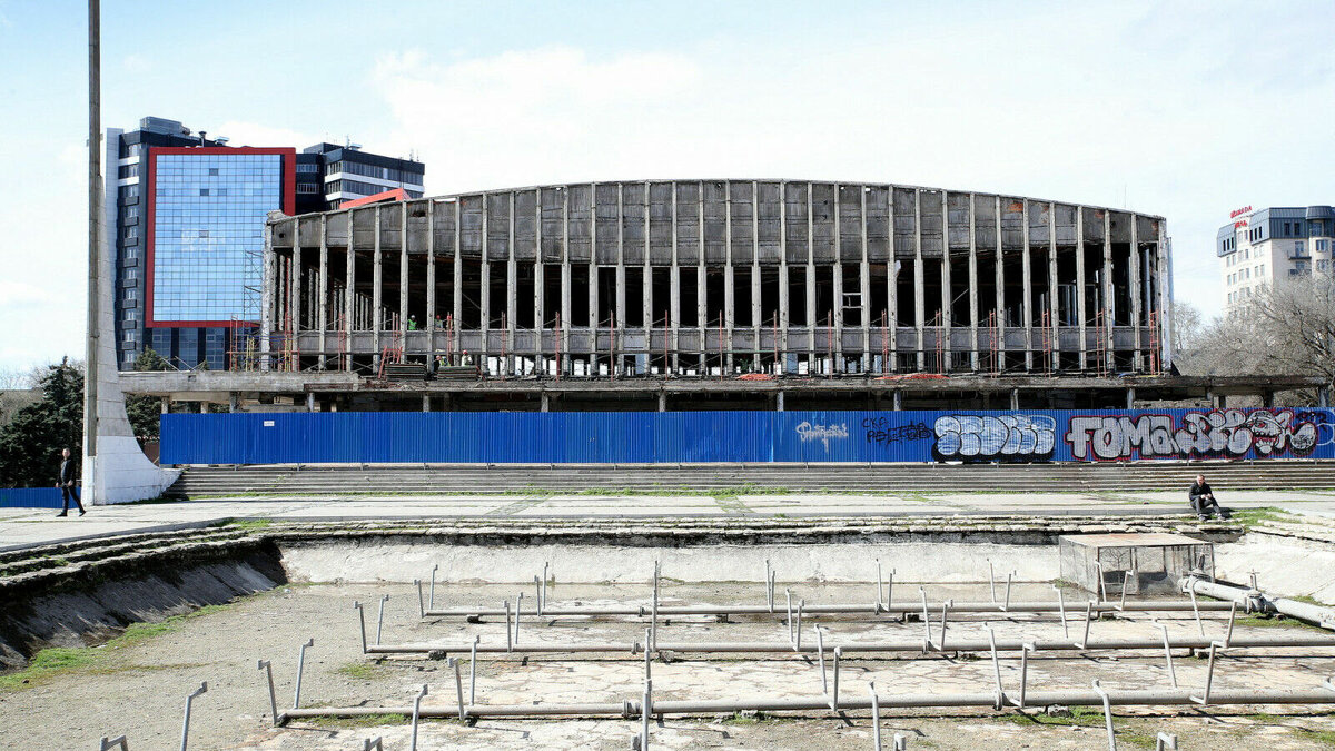     В Ростове-на-Дону раньше запланированного срока планируется завершить реконструкцию Дворца спорта, говорится в Telegram-канале губернатора Василия Голубева.