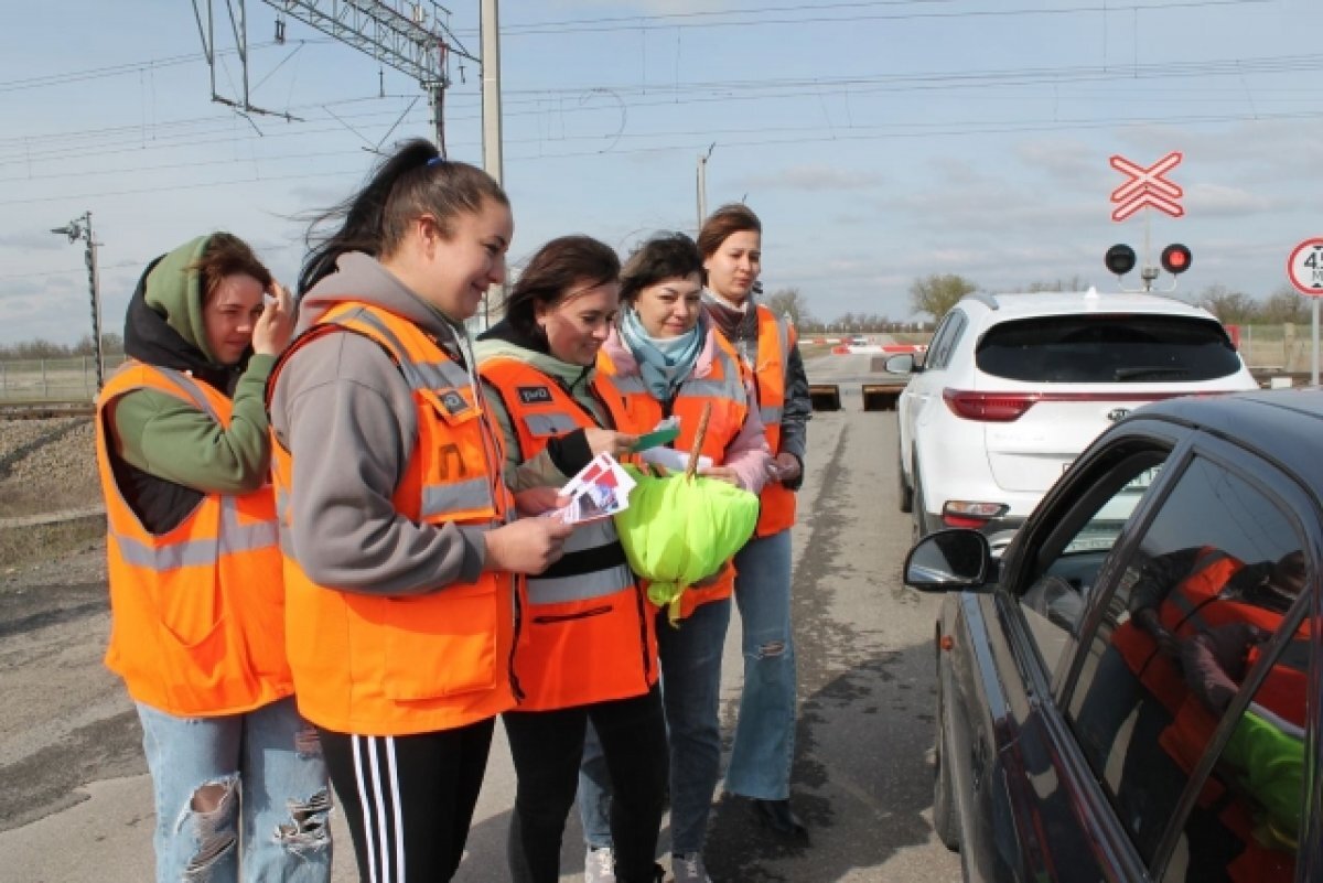    Правила пересечения ж/д переездов напомнили в Волгограде водителям-дачникам