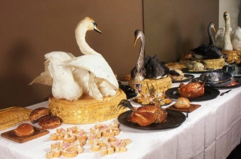 Убранство стола и подача блюд из птицы в 17-ом столетии. 