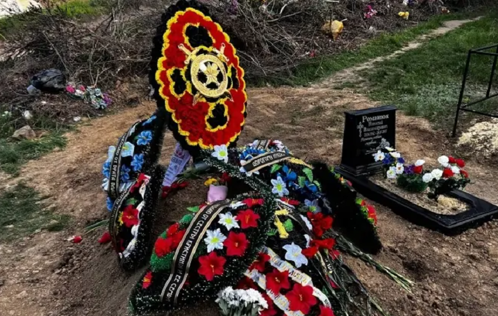 Морг сво ростов список погибших. Кладбище. Могилы погибших на Украине. Могила на кладбище. Могилы детей.