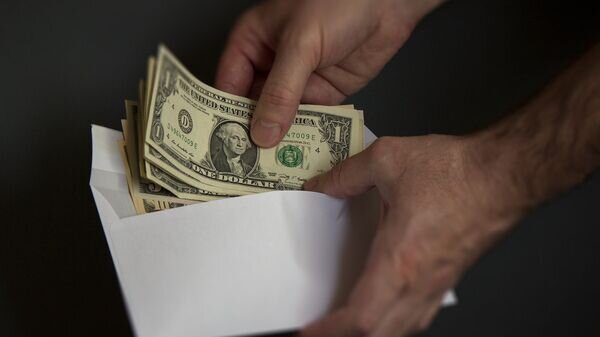    CC BY-SA 2.0 / eFile989 / Mailing Money - Payments