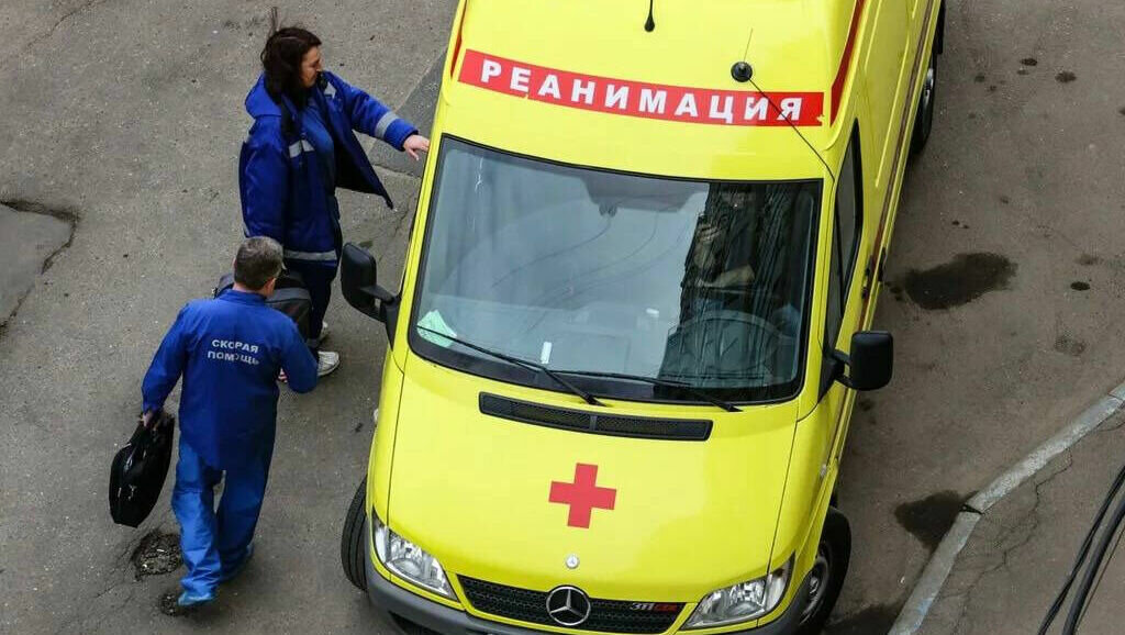     В Ижевске на улице Цветочной из окна выпал ребенок. Об этом сообщила «КП» со ссылкой на очевидцев, а также несколько телеграмм-каналов и групп в соцсети «Вконтакте».