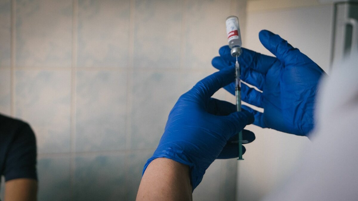     В Нижегородской области отменена обязательная вакцинация ряда категорий граждан от коронавирусной инфекции. Это следует из постановления, распространенного пресс-службой областного управления Роспотребнадзора.