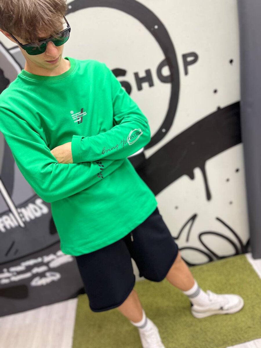 Лонгслив и шорты На районе