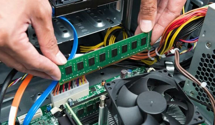 Сбор компьютера из запчастей 