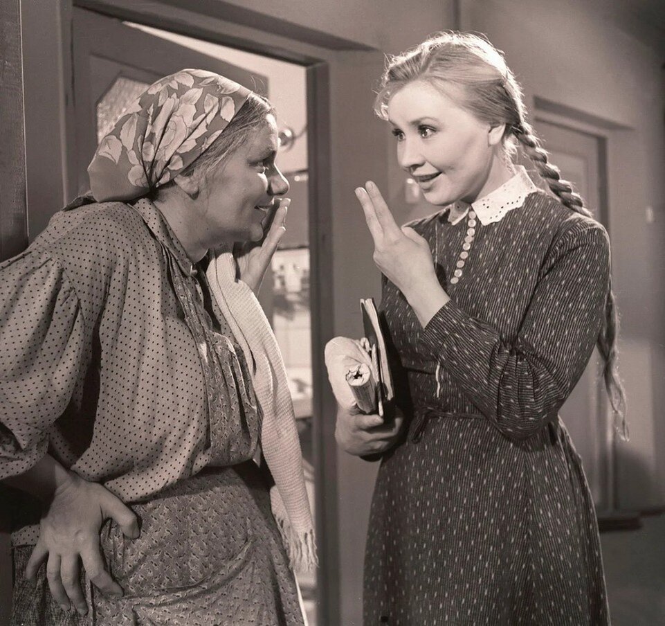    В фильме «Приходите завтра» Савинова не только спела, но и озвучила домработницу Марию Семеновну. Фото: Кадр из фильма «Приходите завтра»