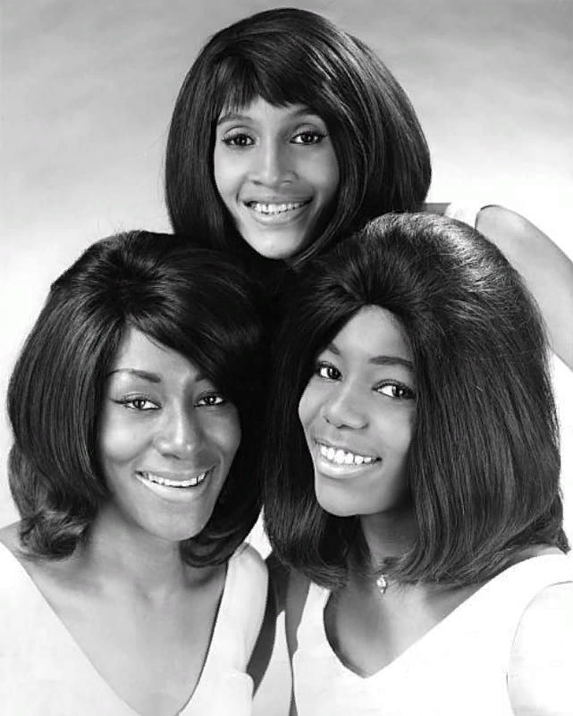 The Ikettes в 1965 году: Венетта Филдс, Робби Монтгомери и Джесси Смит