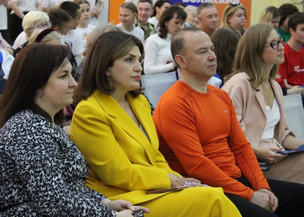 Поздравить волонтерское сообщество прибыли первые лица города
