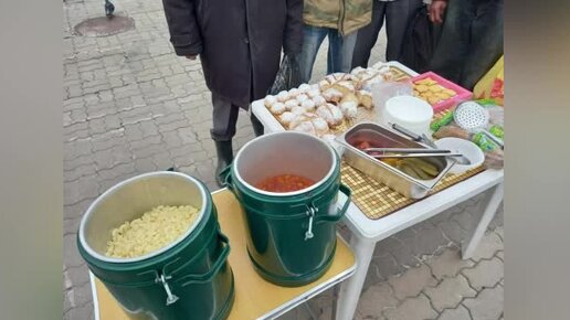 Друзья, благодаря вашей поддержке, сегодня снова мы кормили бездомных и молились о вас. Спаси вас Господь! Для помощи 4276 0700 1913 2788