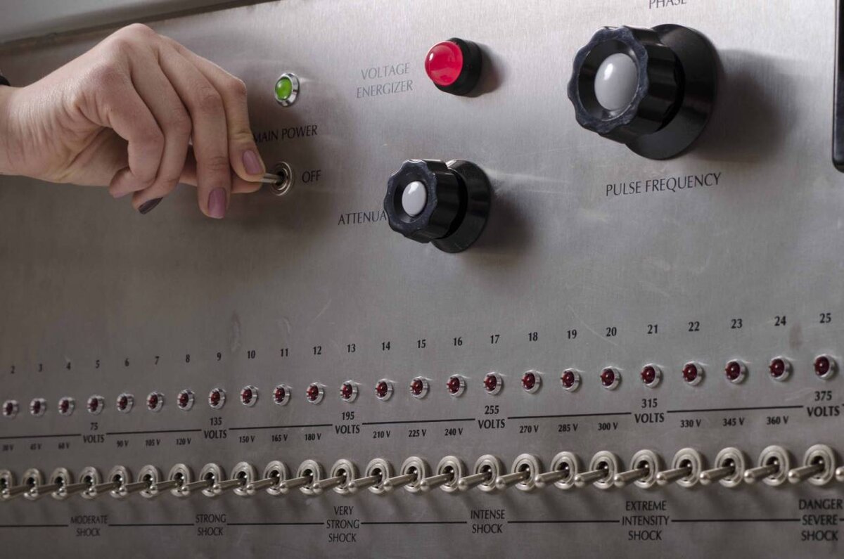 Примерно такой агрегат использовался в эксперименте, картинка отсюда https://topwar.ru/uploads/posts/2021-05/1620239924_hd_4aa0253a37.jpg