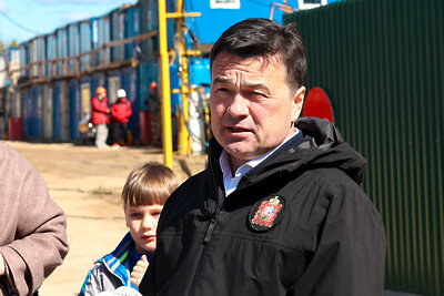    Губернатор Московской области Андрей Воробьев проверил ход строительства школы и детского сада в Лобне © Антон Чернов, «Подмосковье Сегодня»