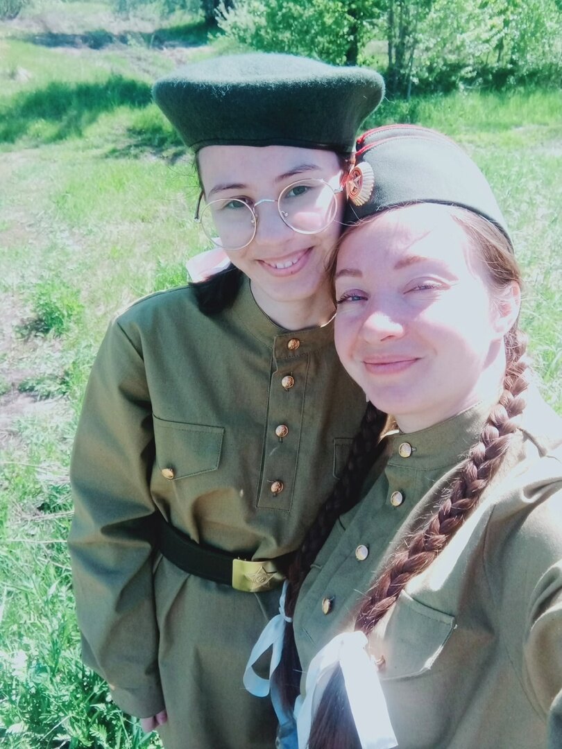 Кокова Анита с подругой