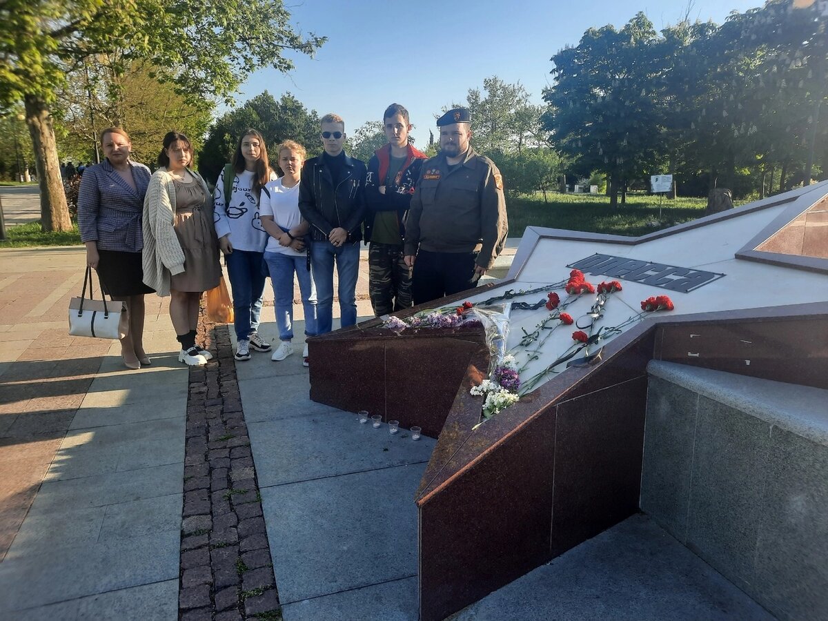 4 мая севастополь. Соловецкий камень в Москве. Памяти погибших. Парк Победы. Дом профсоюзов Севастополь.