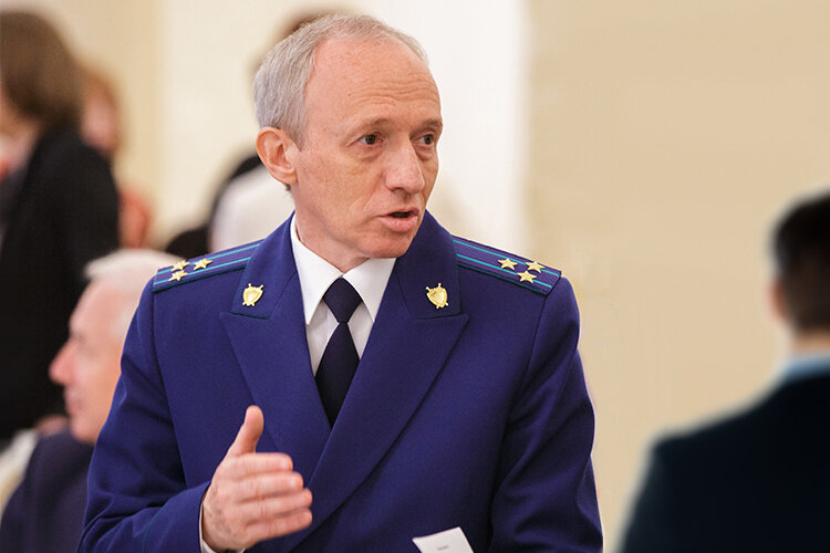 Обращение «Народного фронта» по поводу долгостроя поручили проверить прокуратуре Казани. Казанский прокурор Олег Дроздов обратился в исполком города. Муниципалитет обязан в течение 20 дней предоставить прокуратуре либо разрешительную документацию, либо обратиться в суд с иском о сносе Фото: «БИЗНЕС Online»