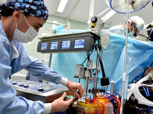    Владимир Коробко руководит РОКБ //Фото: правительство РО