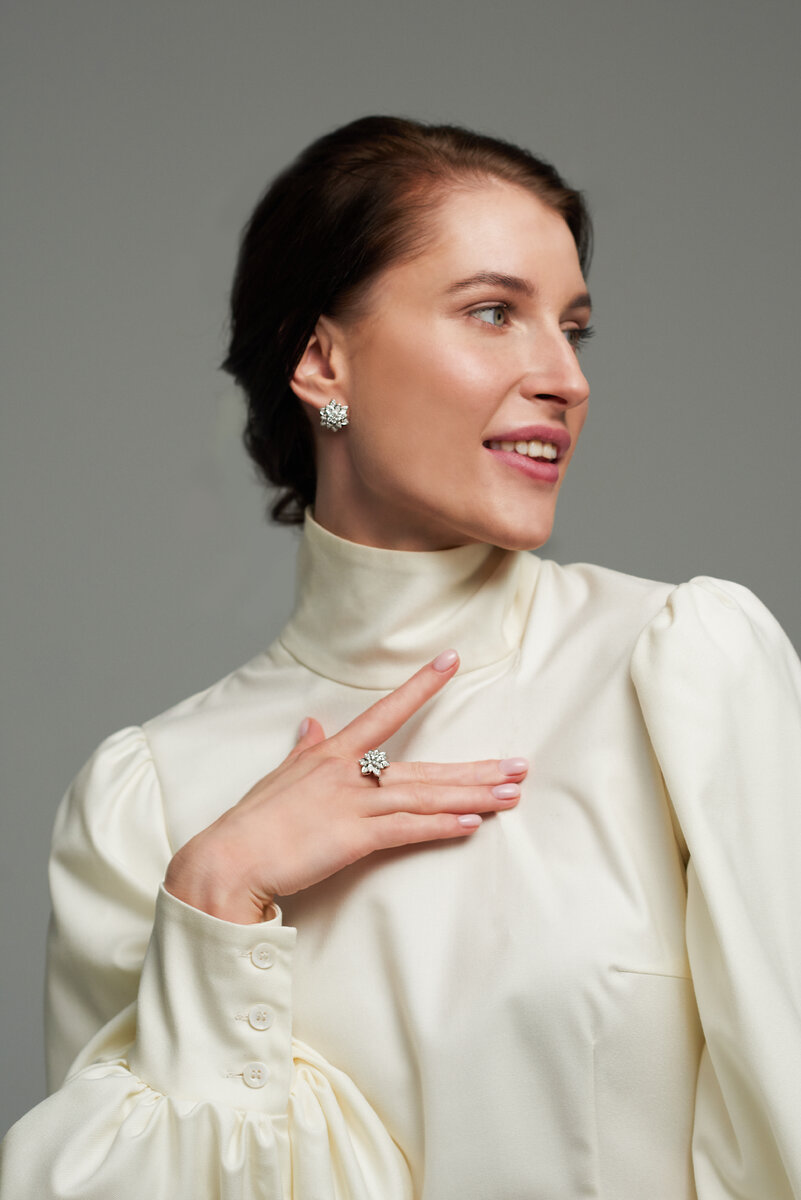 Комплект "Хризантема", белое золото 585 пробы, россыпь прозрачных бриллиантов