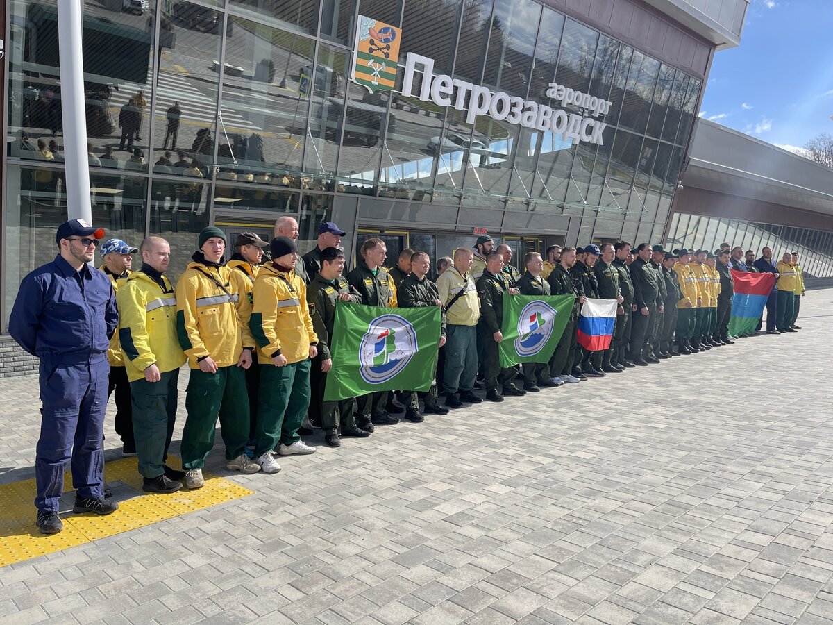 Десантники-пожарные из Карелии улетели тушить пожары в Тюменскую область |  Столица на Онего - новости Петрозаводска и Карелии | Дзен