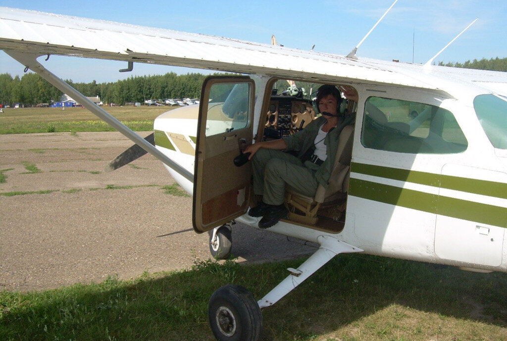 Людмила Пельгасова была инженером-энергетиком, закончила КГЭУ и работала в «Татэнергосбыте». А потом увидела объявление об обучении на пилота и пошла исполнять свою детскую мечту. 