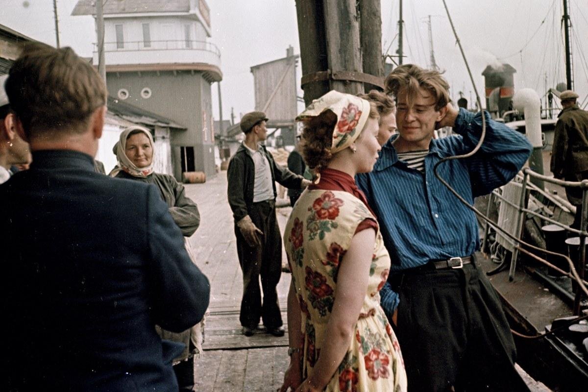      Западные веяния будоражили умы молодежи