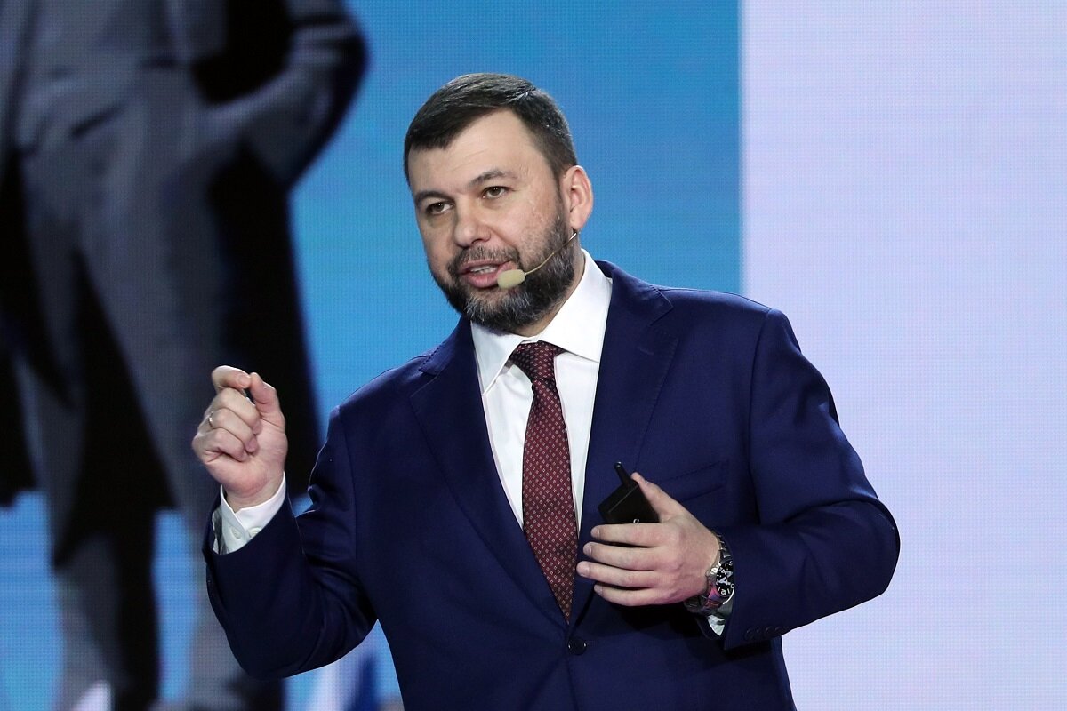 Пушилин и Кириенко возложили цветы к Монументу Славы в городе Шахтерске.  Фото: Petrov Sergey / news.ru via globallookpress.com / globallookpress.com