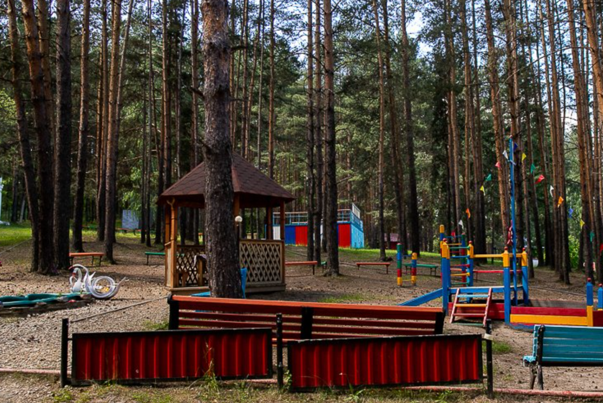 Лагерь тысяча приключений. Загородный лагерь. Загородный лагерь Екатеринбург. Лагерь в Екатеринбурге на лето загородный. Приозерный лагерь Екатеринбург.