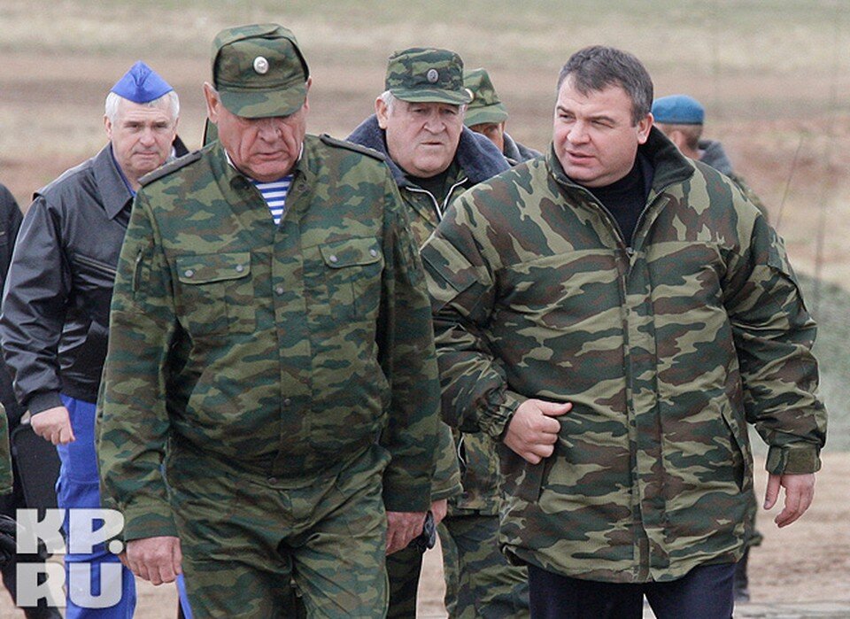 Почему в НАТО министры обороны гражданские люди и даже женщины, а в ...